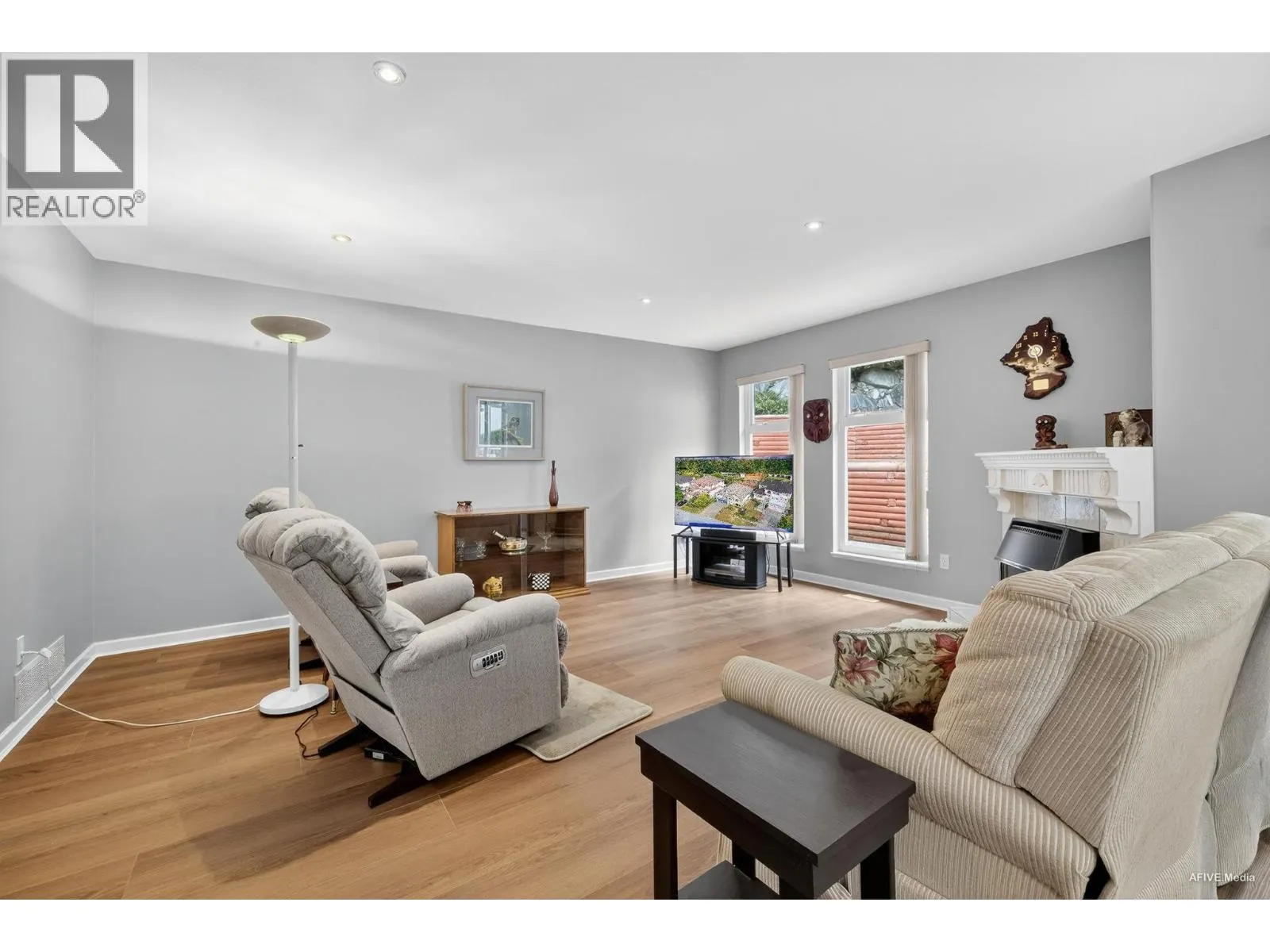38 TIMBERCREST DRIVE