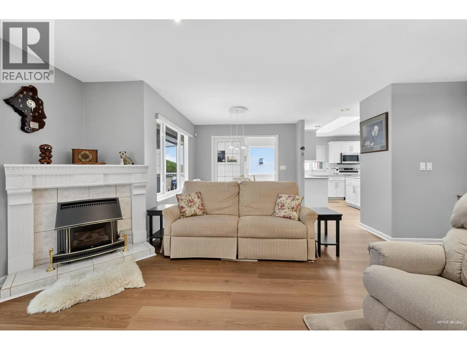 38 TIMBERCREST DRIVE