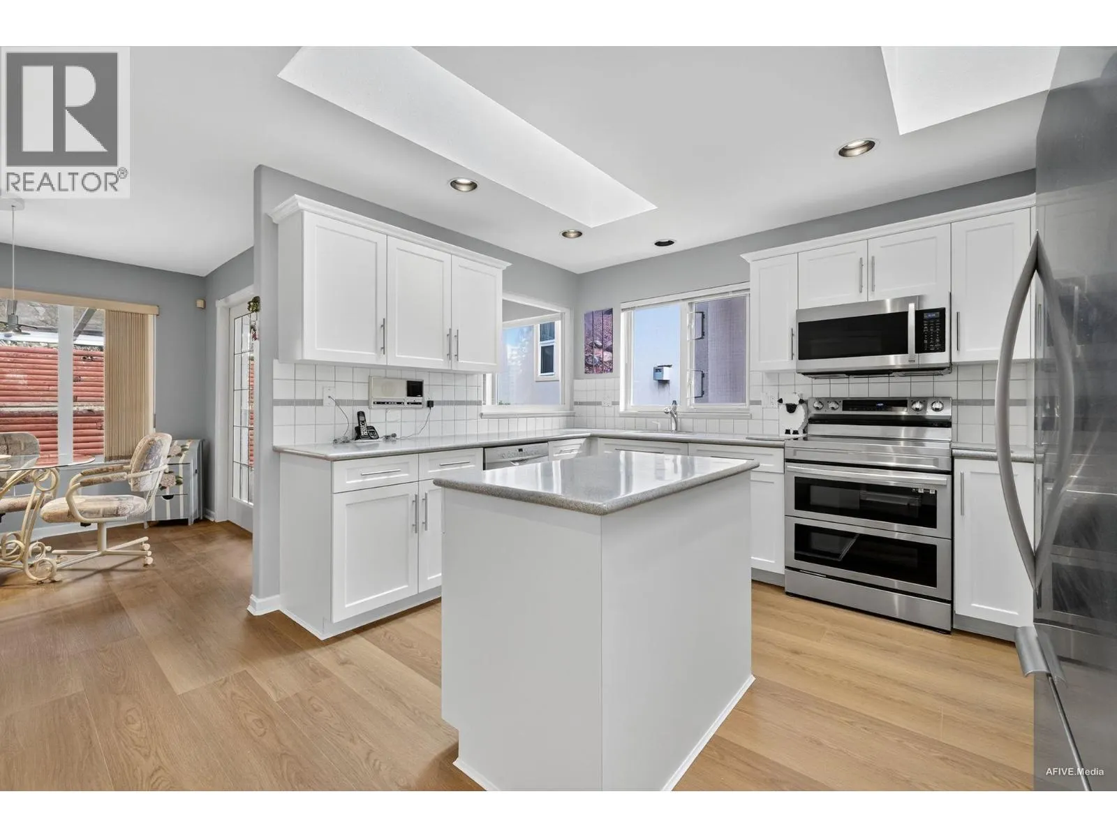 38 TIMBERCREST DRIVE