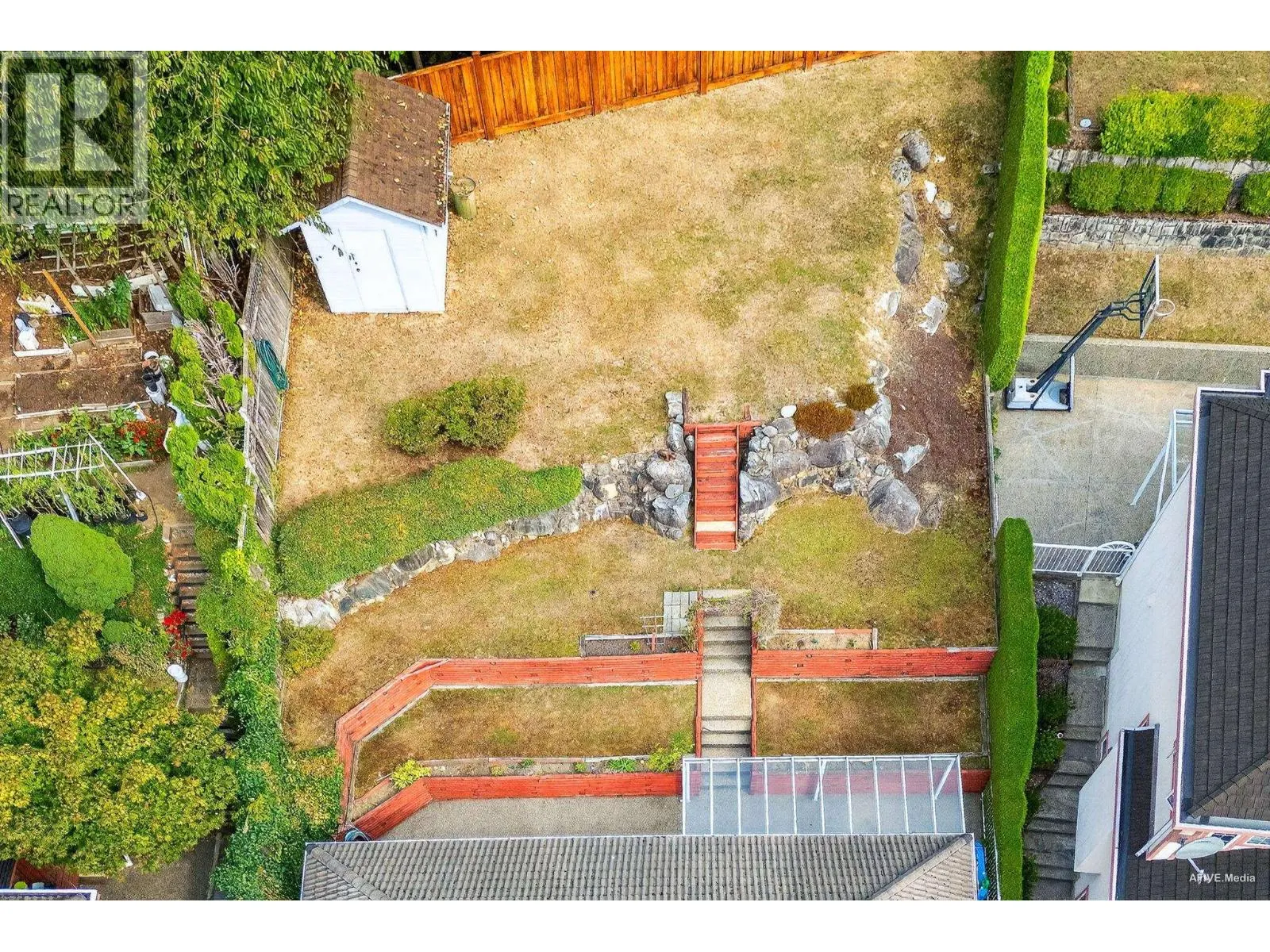 38 TIMBERCREST DRIVE