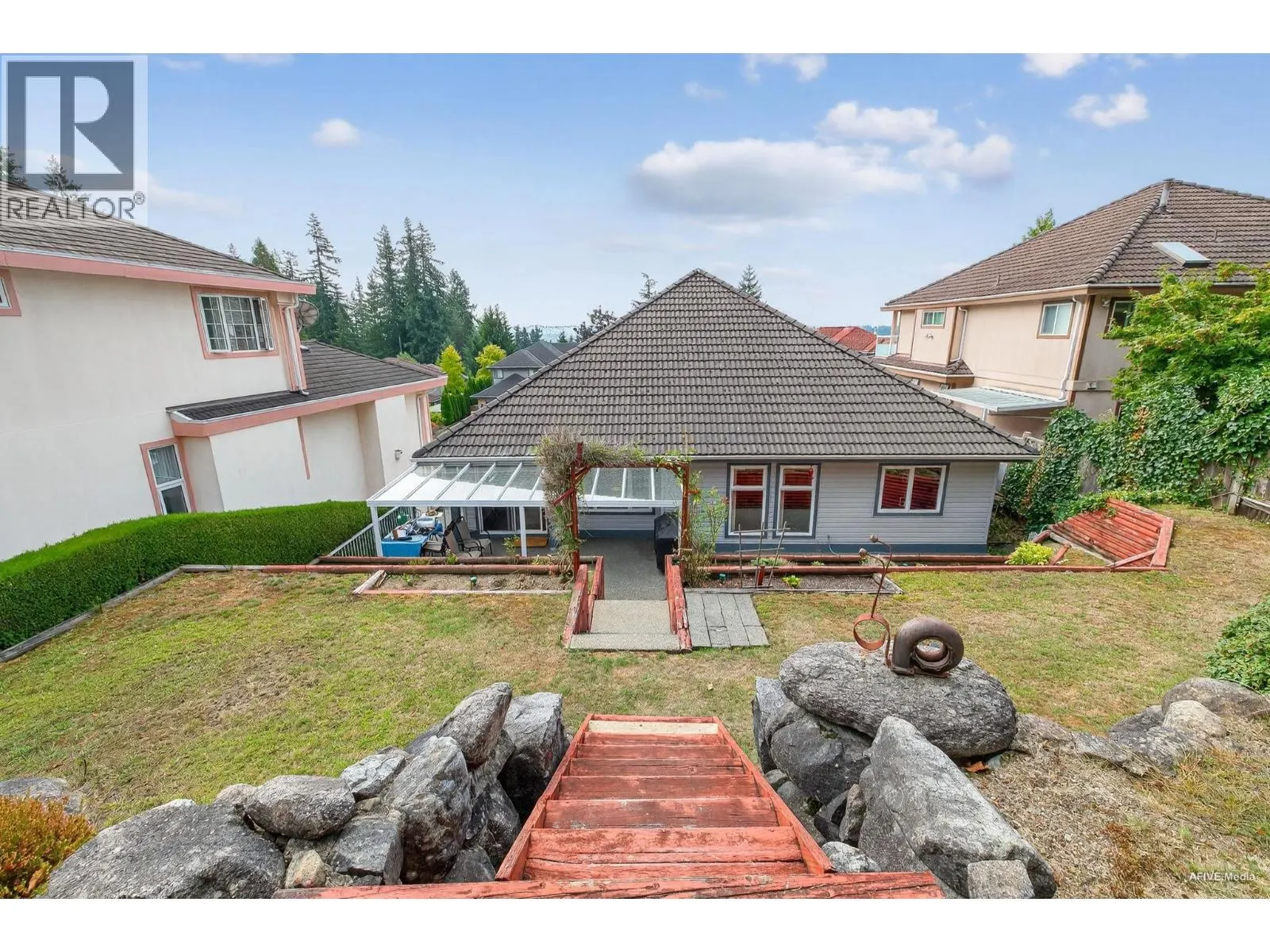 38 TIMBERCREST DRIVE