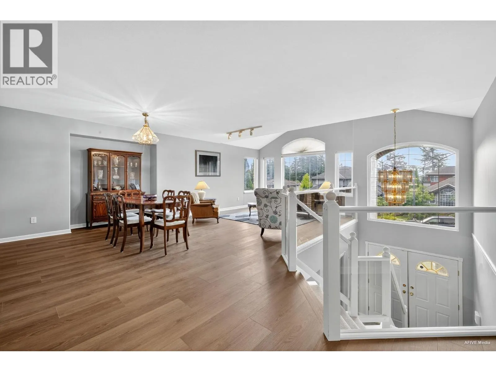 38 TIMBERCREST DRIVE