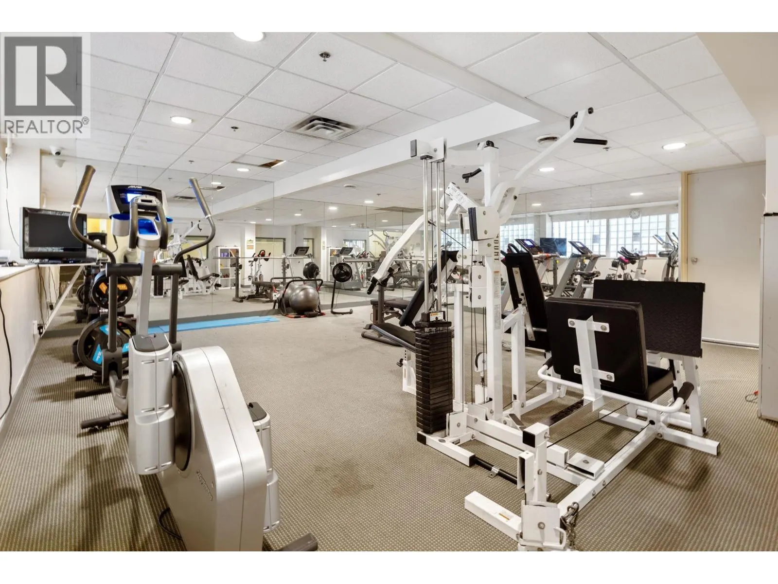 100 1688 ROBSON STREET
