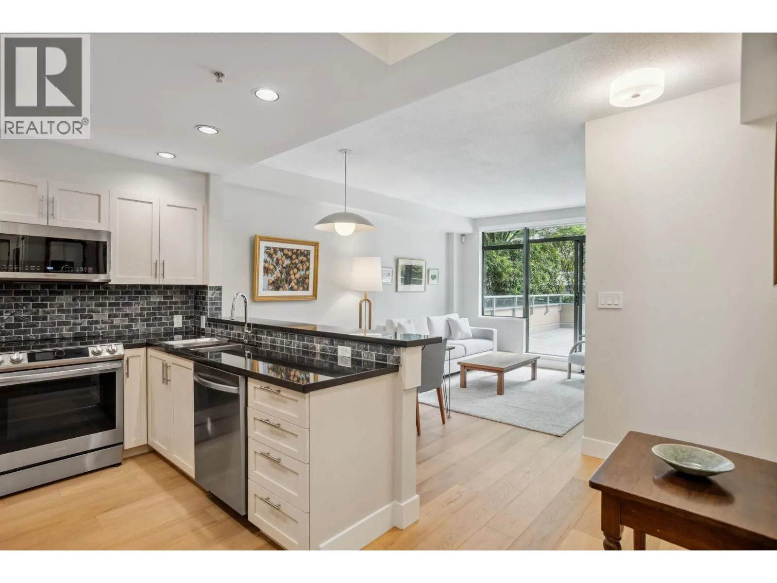 100 1688 ROBSON STREET