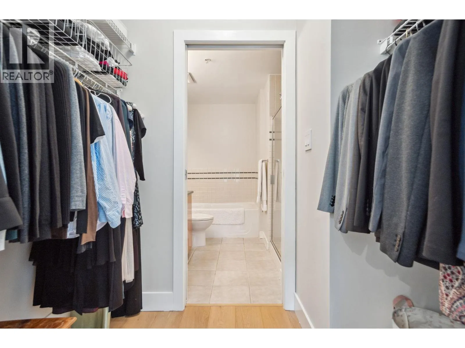 100 1688 ROBSON STREET