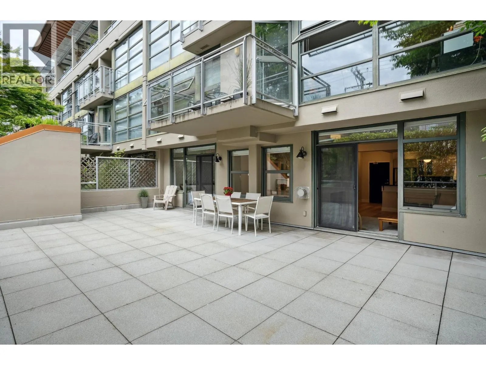 100 1688 ROBSON STREET