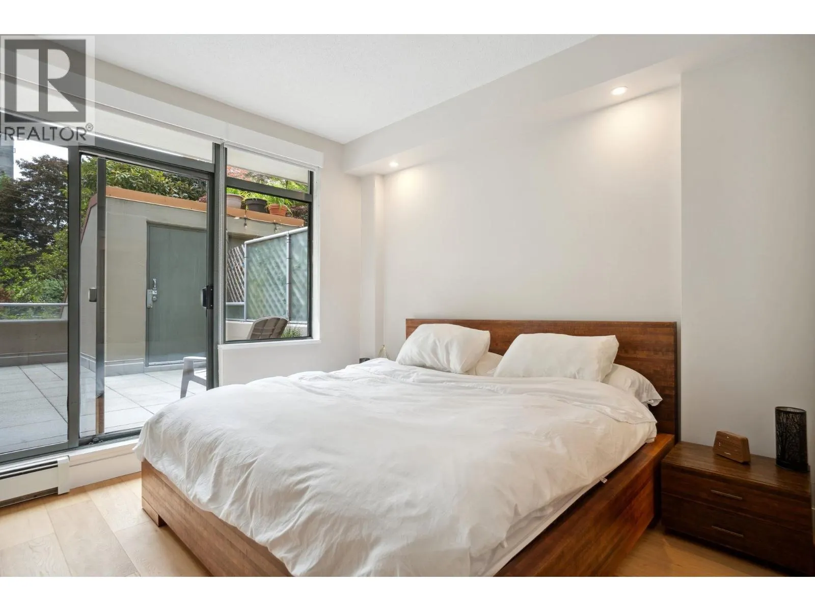 100 1688 ROBSON STREET