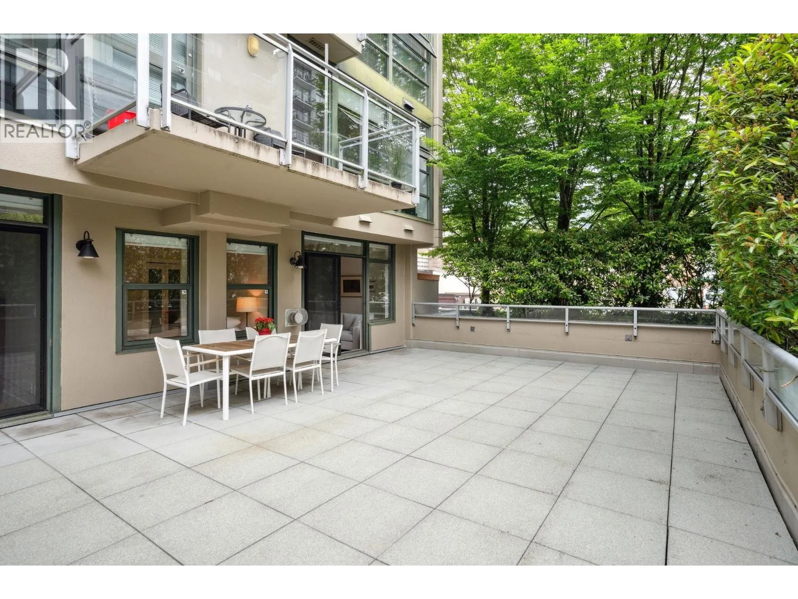 100 1688 ROBSON STREET