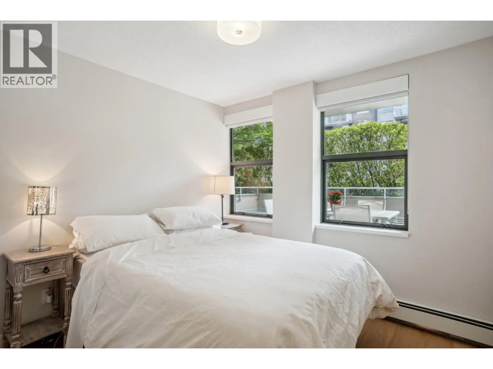 100 1688 ROBSON STREET