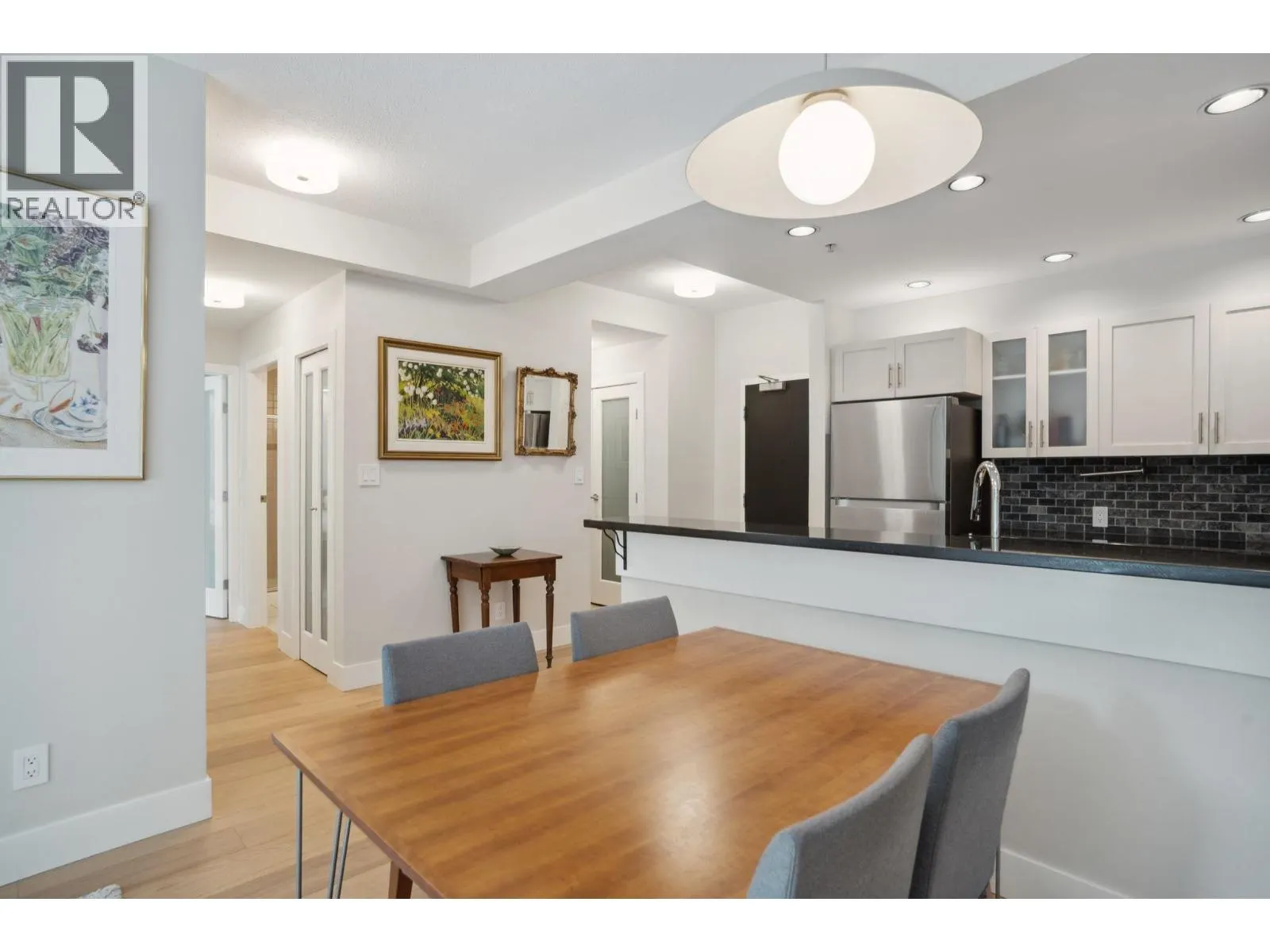 100 1688 ROBSON STREET