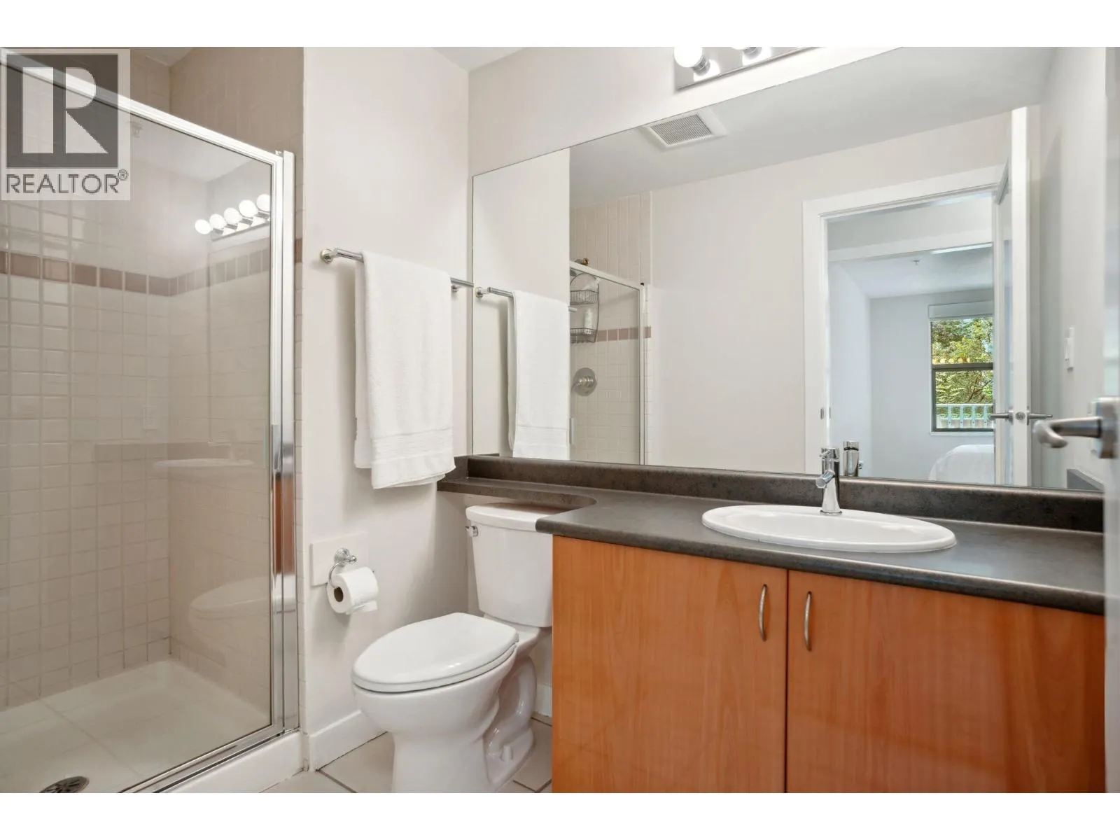 100 1688 ROBSON STREET
