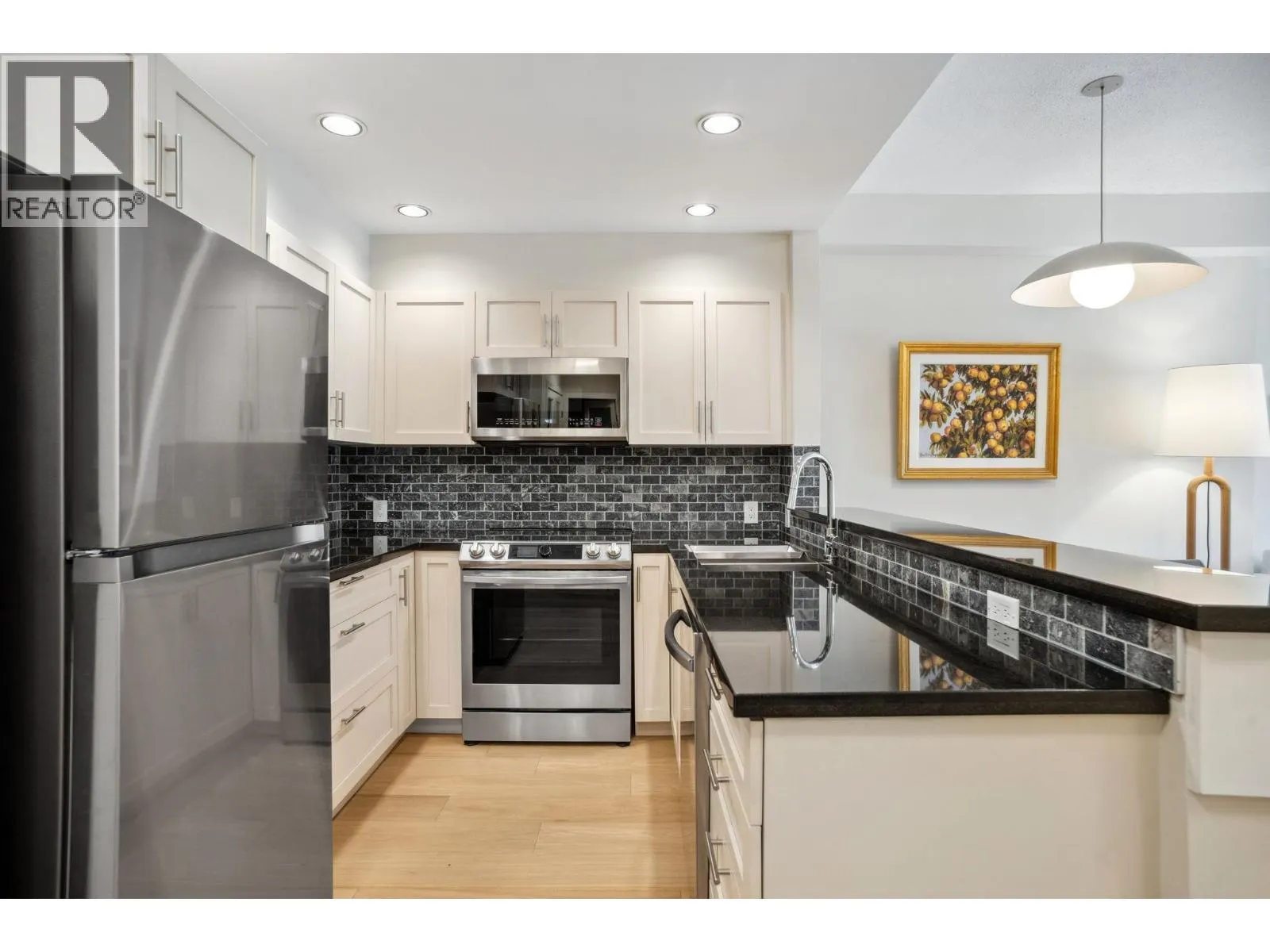 100 1688 ROBSON STREET