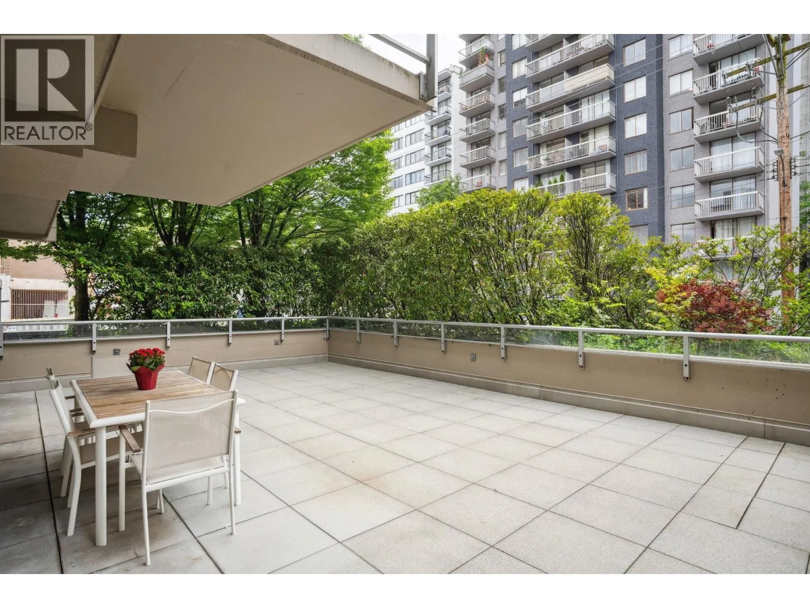 100 1688 ROBSON STREET