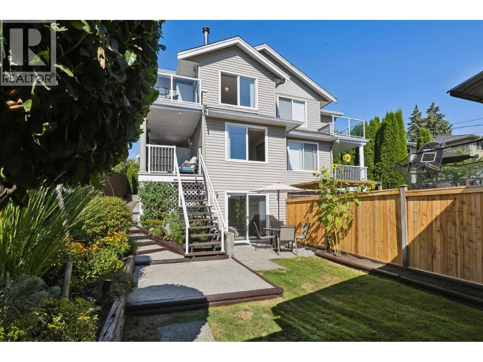 407 E 1ST STREET