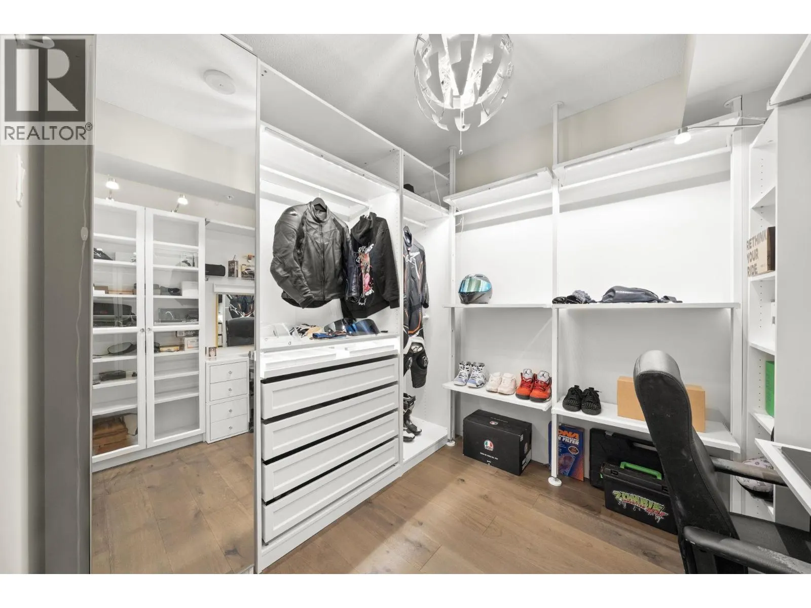 1004 2968 GLEN DRIVE