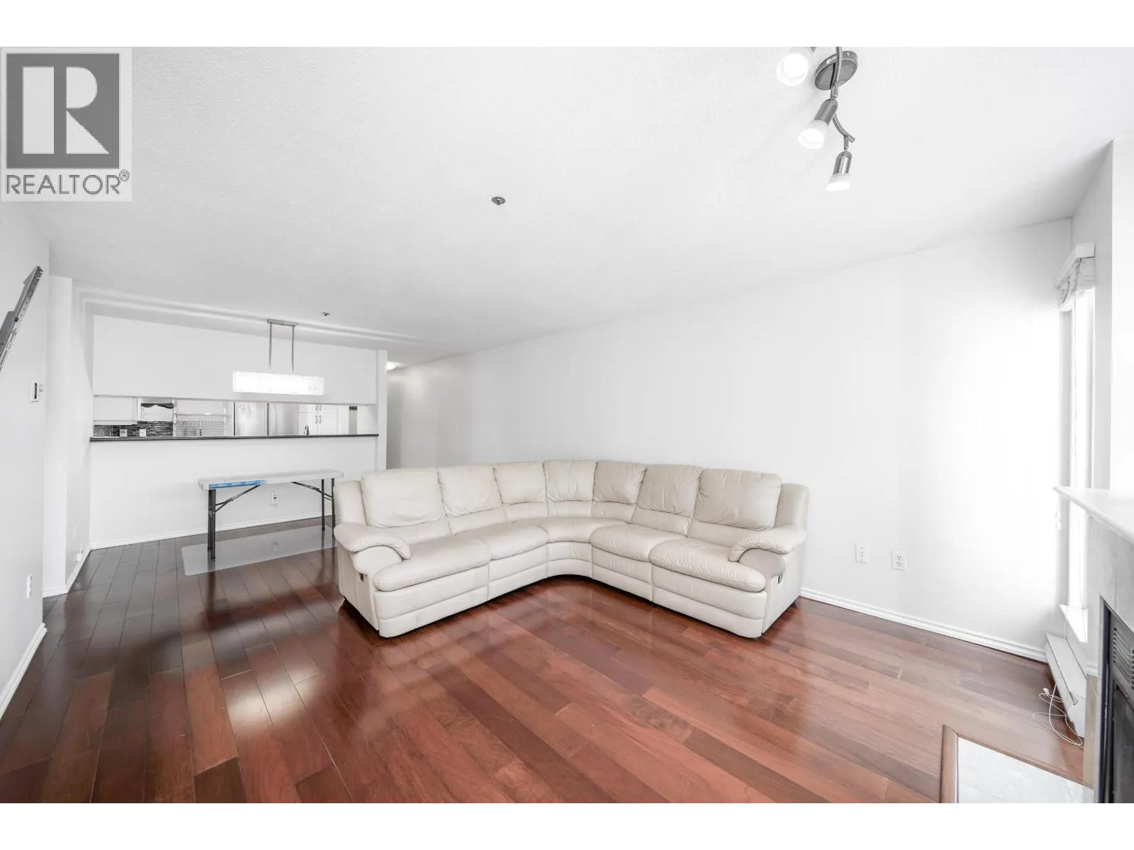 302 8728 SW MARINE DRIVE