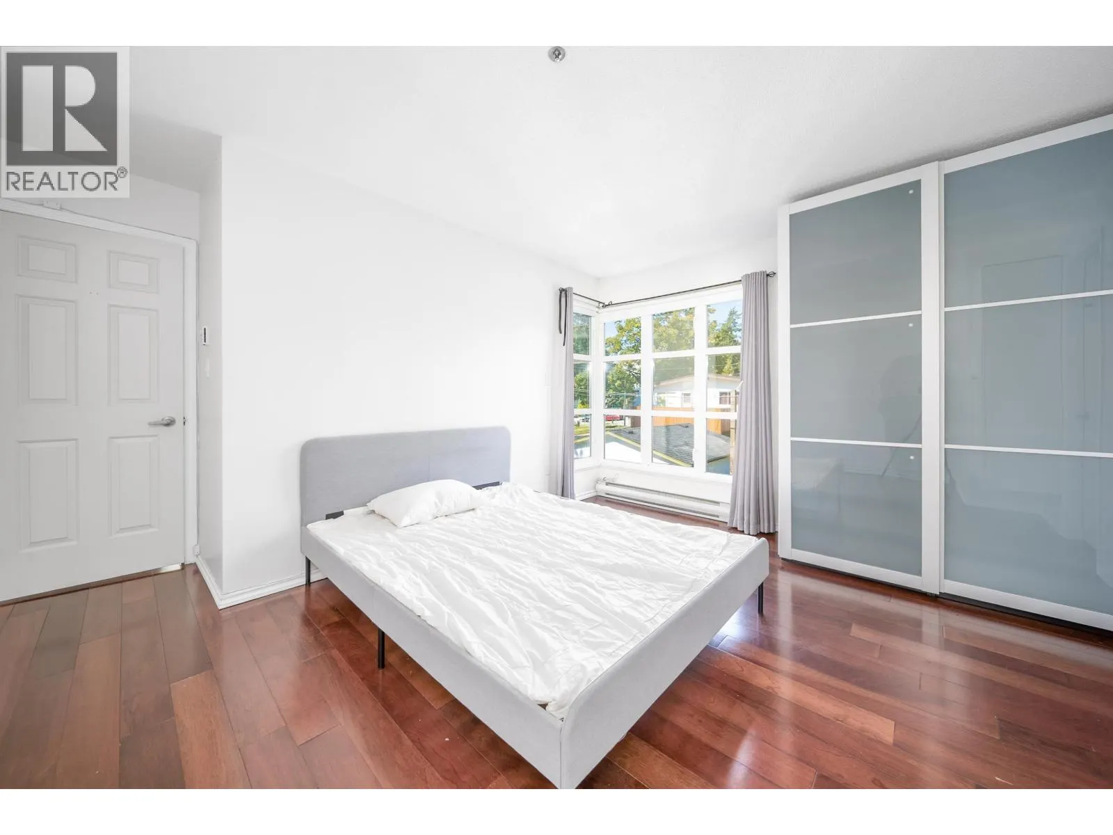 302 8728 SW MARINE DRIVE