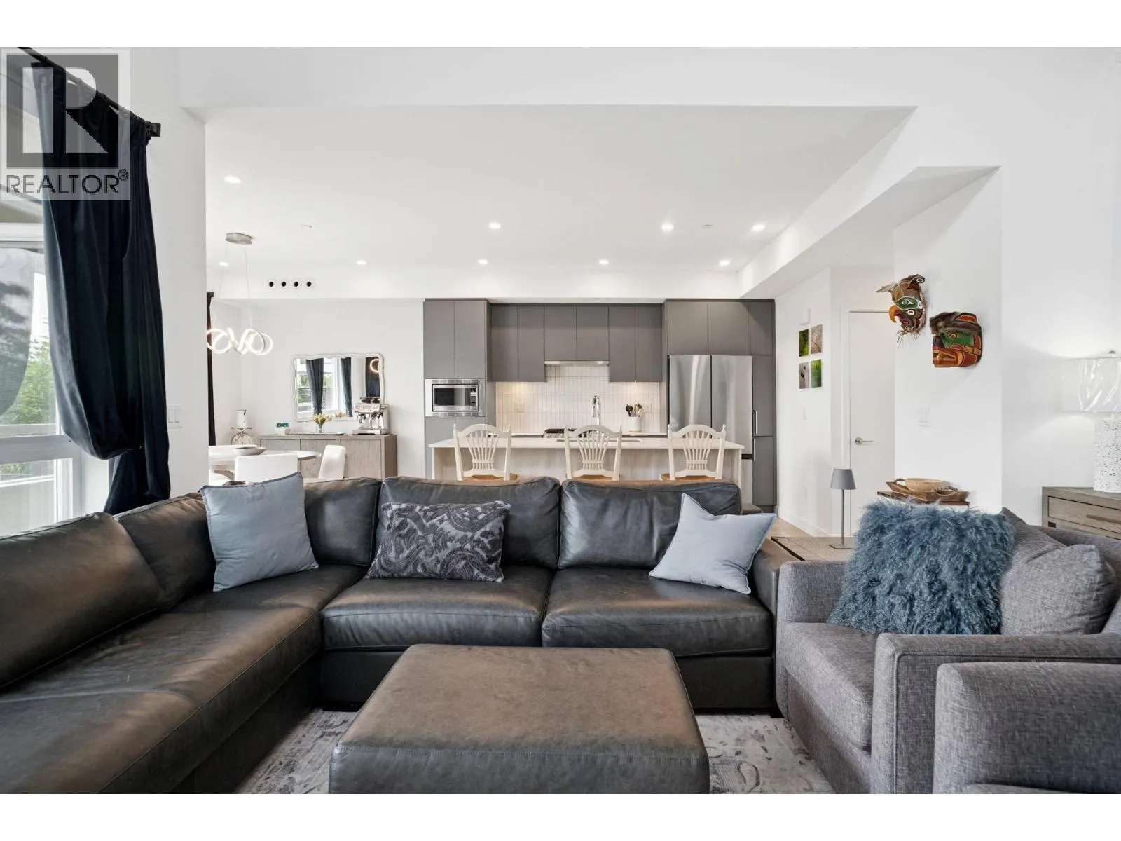 4 4375 CORMORANT WAY