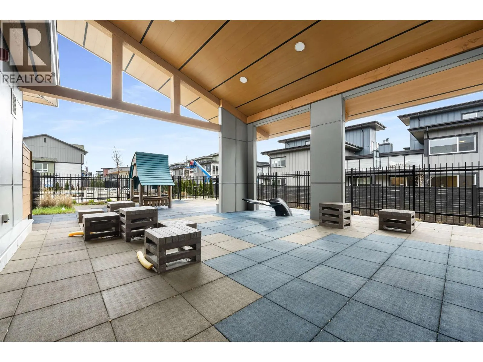 4 4375 CORMORANT WAY
