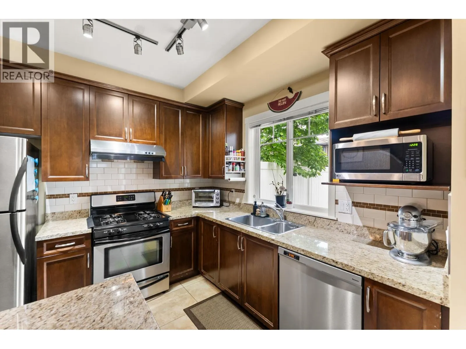 22 11393 STEVESTON HIGHWAY