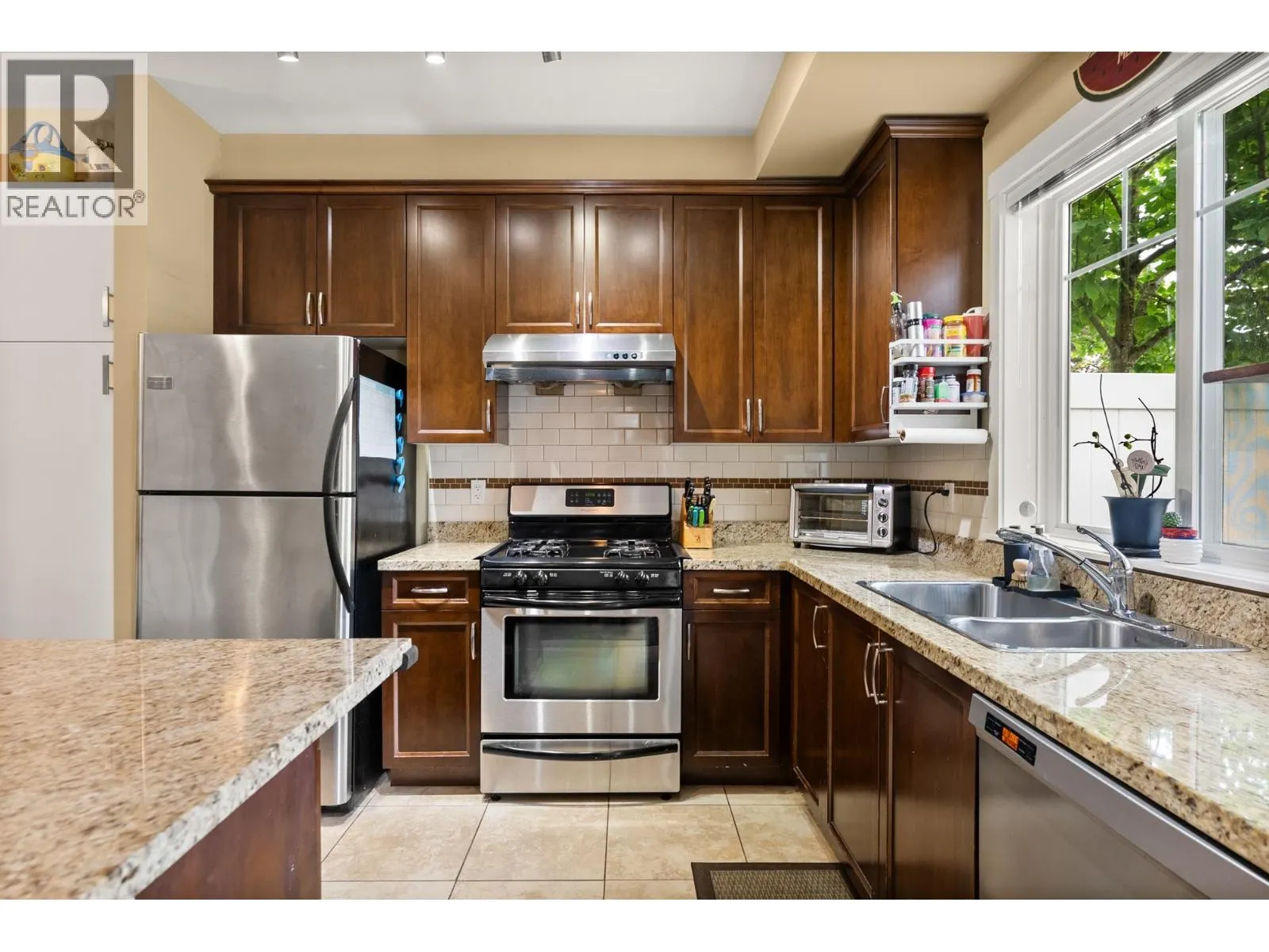 22 11393 STEVESTON HIGHWAY
