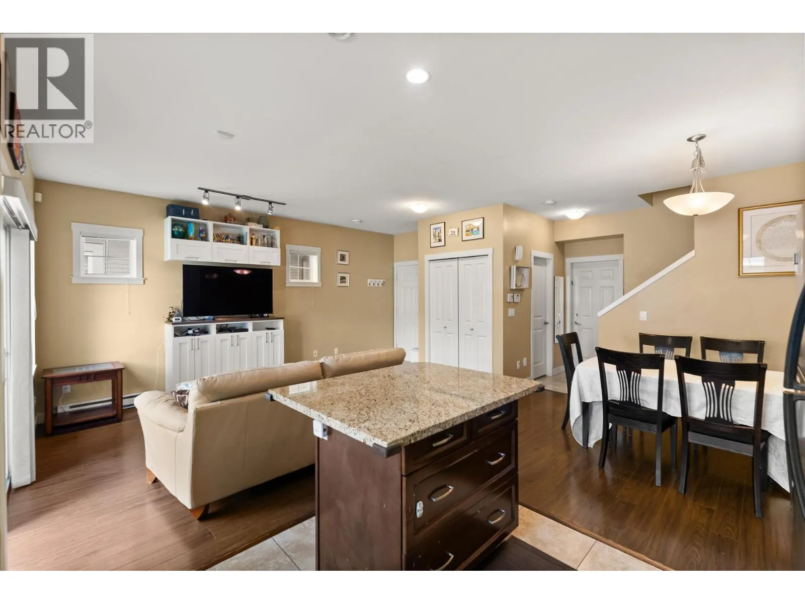 22 11393 STEVESTON HIGHWAY