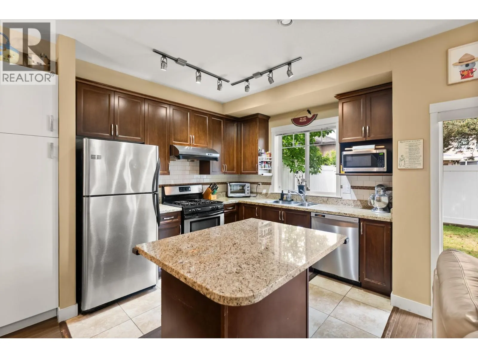 22 11393 STEVESTON HIGHWAY