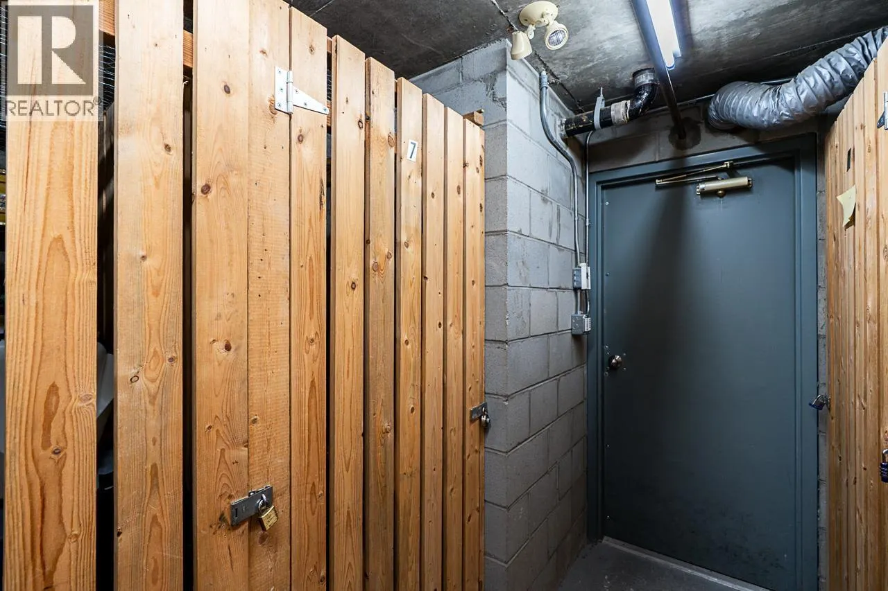 102 3188 CAMOSUN STREET