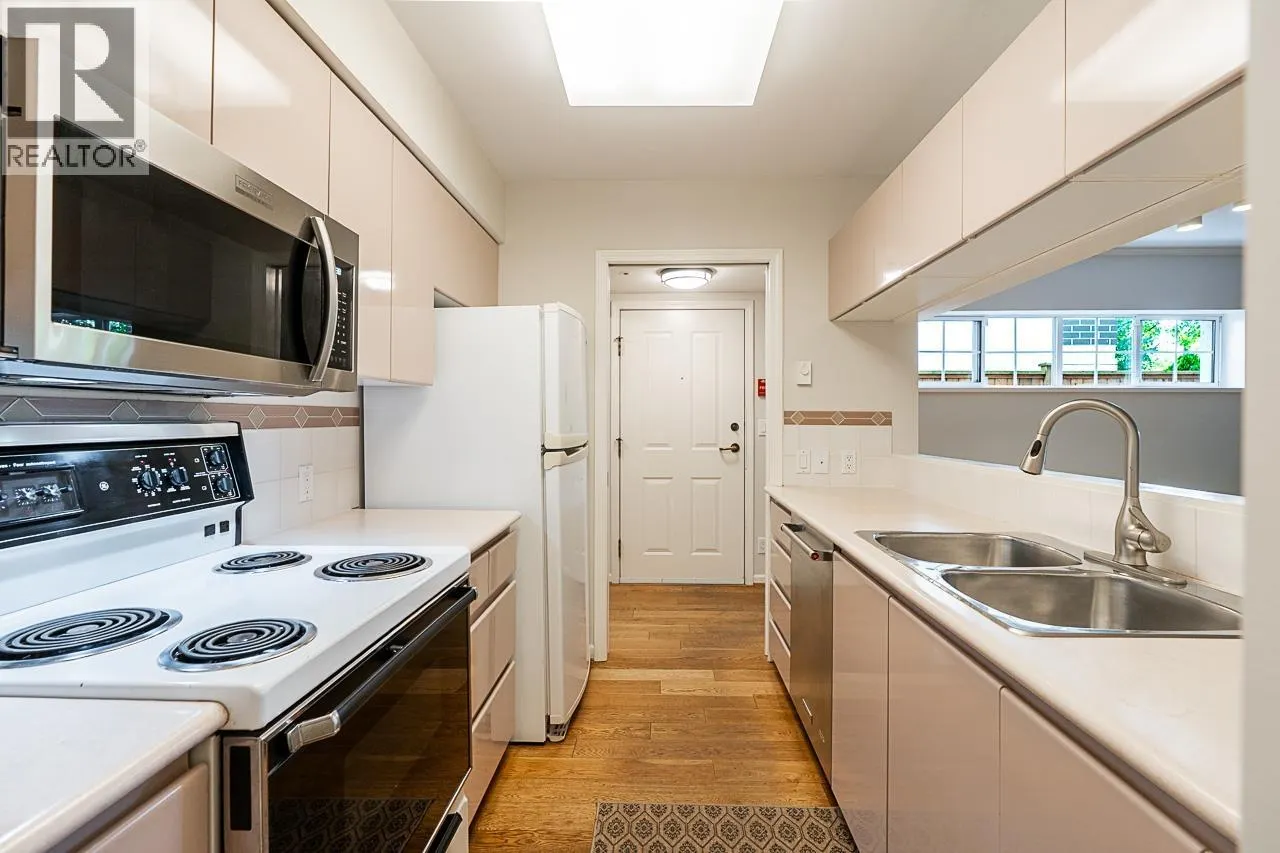 102 3188 CAMOSUN STREET
