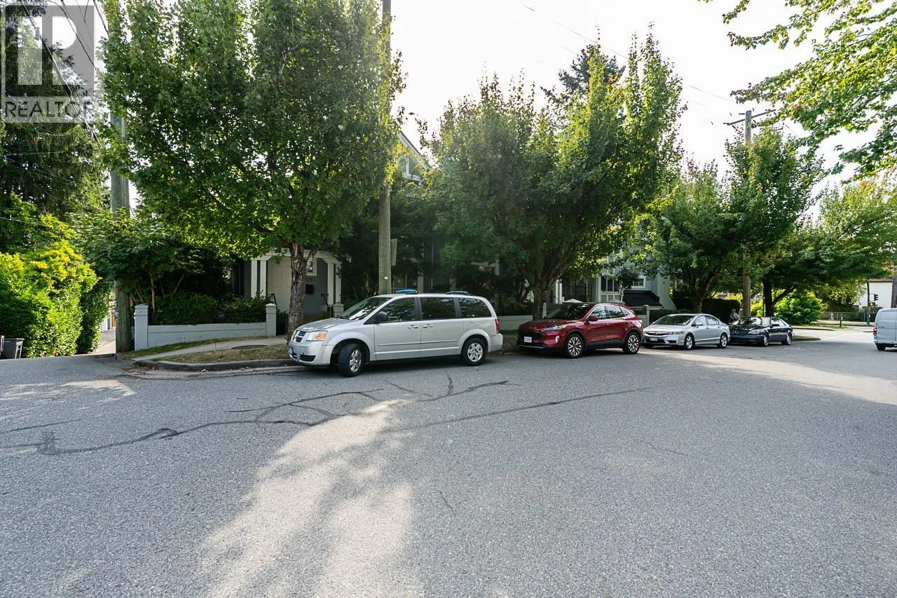 102 3188 CAMOSUN STREET