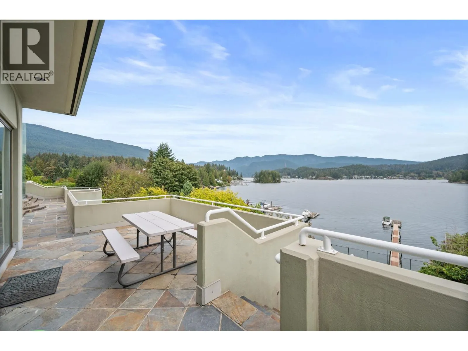 828 BEACHVIEW DRIVE