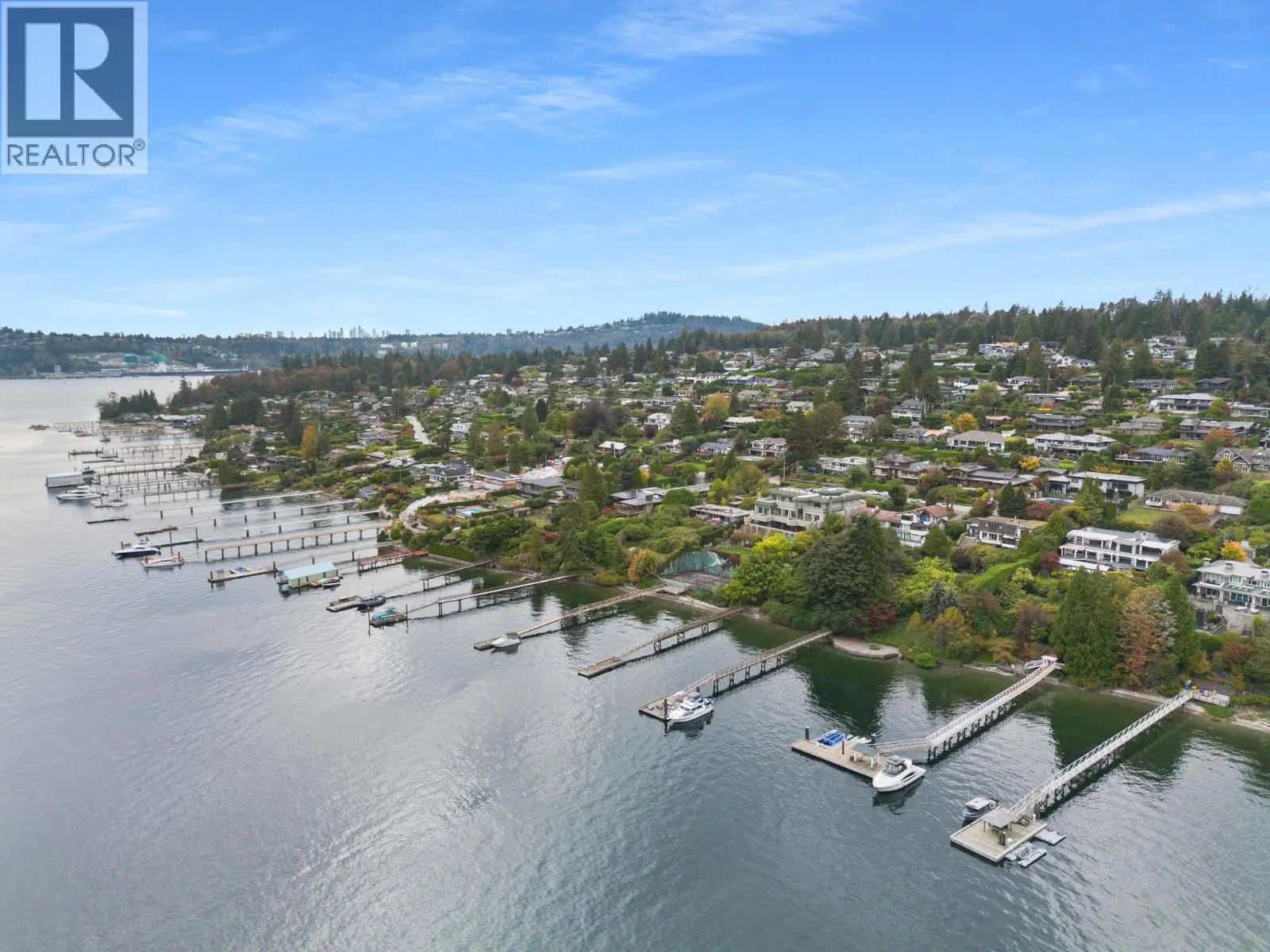 828 BEACHVIEW DRIVE
