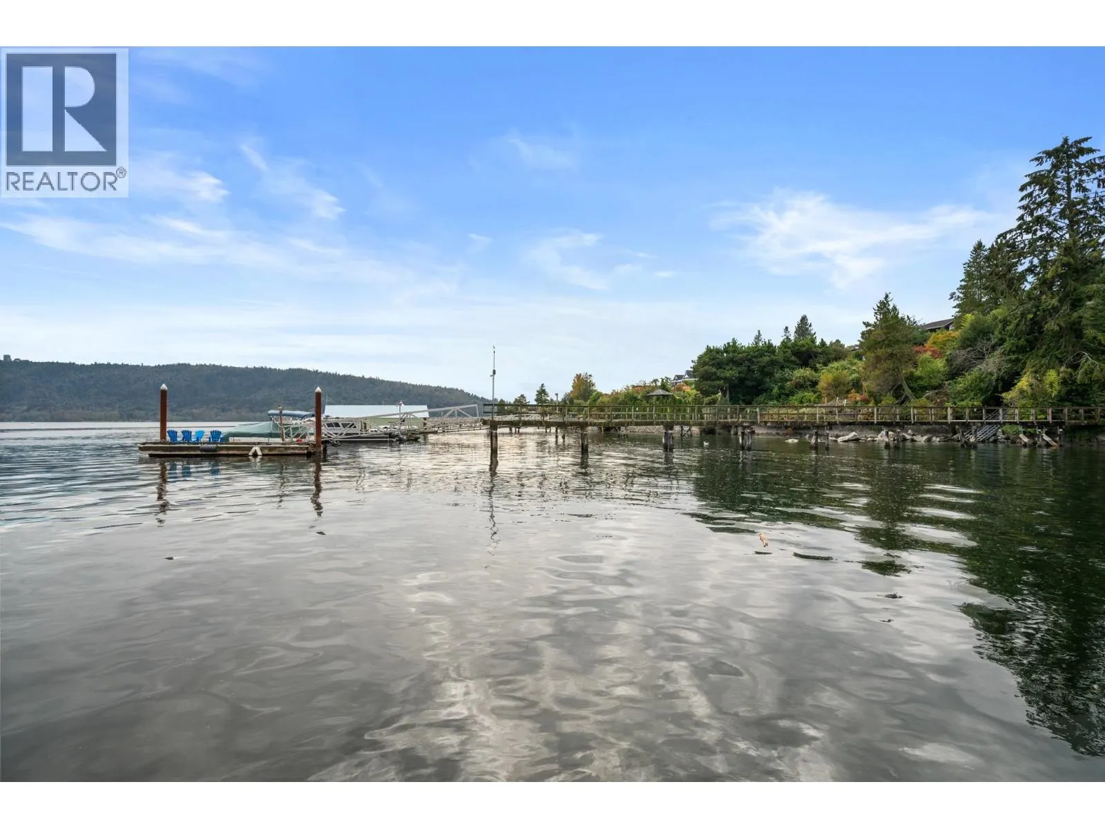 828 BEACHVIEW DRIVE