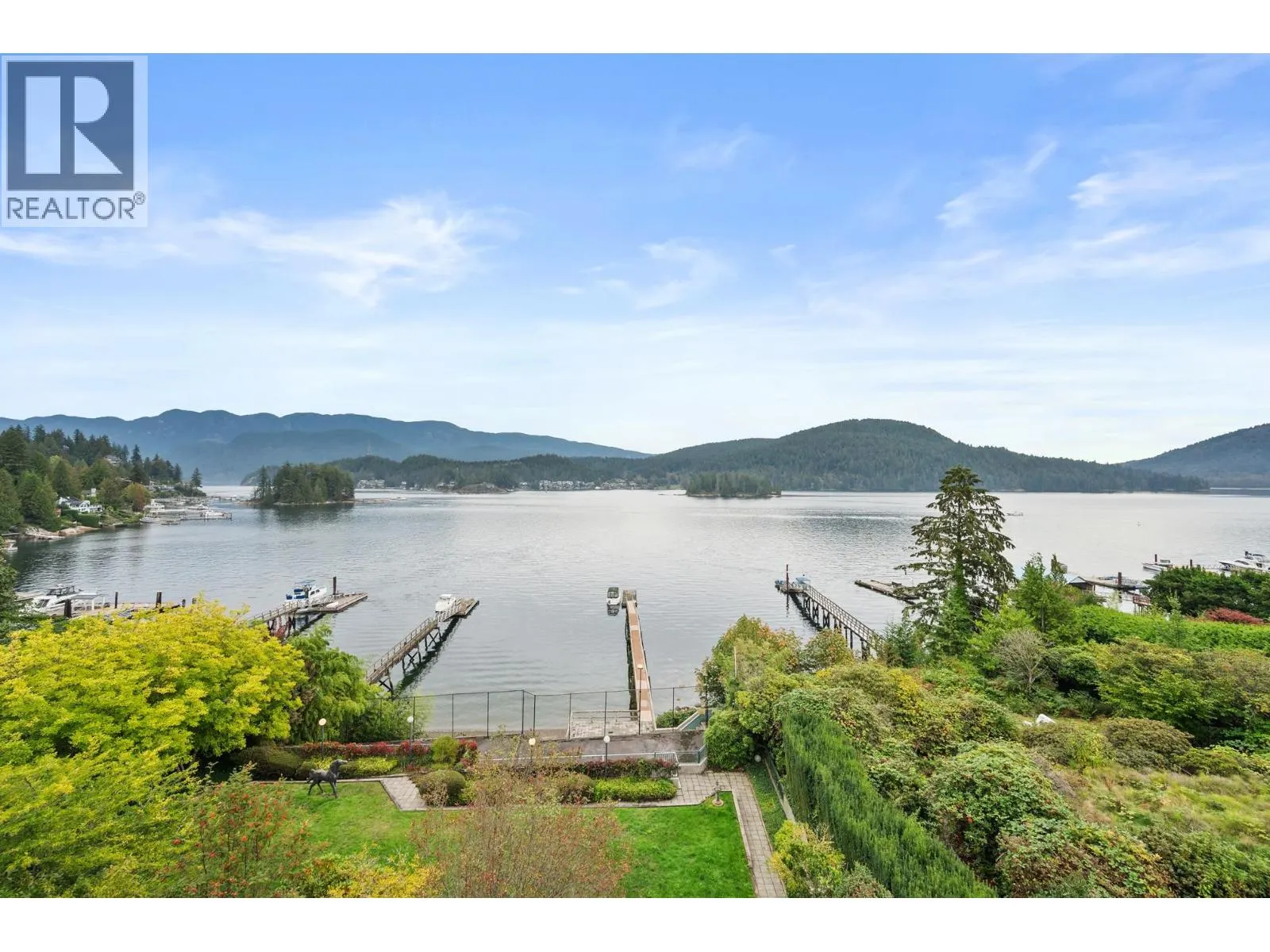 828 BEACHVIEW DRIVE