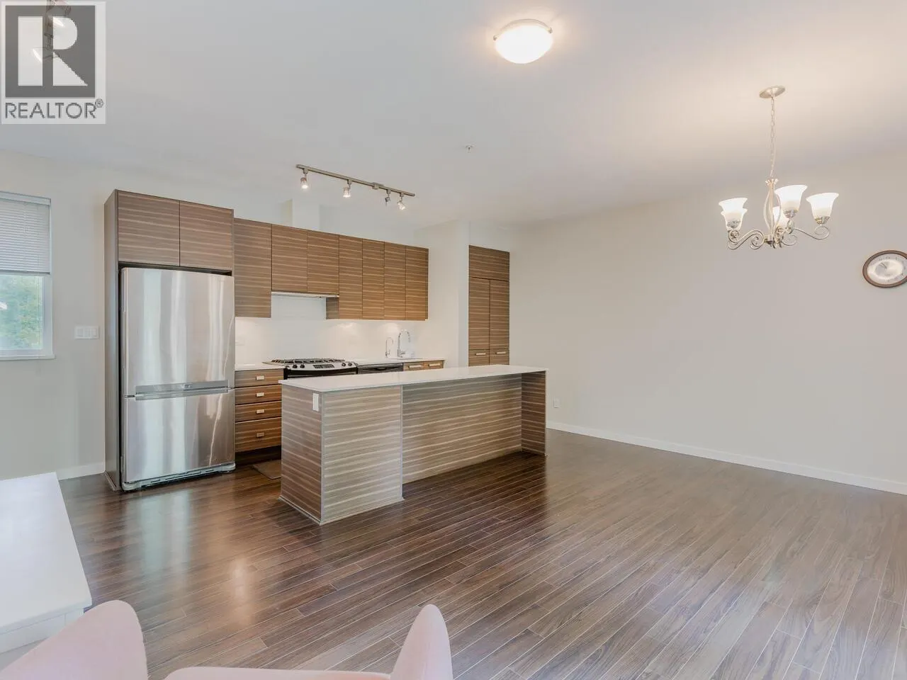 42 6965 HASTINGS STREET