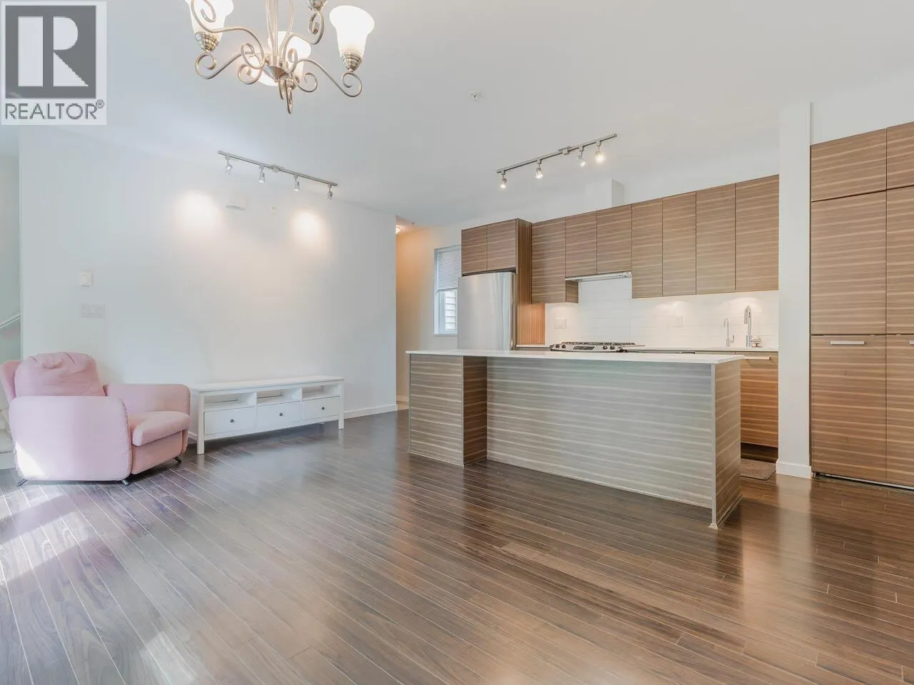 42 6965 HASTINGS STREET