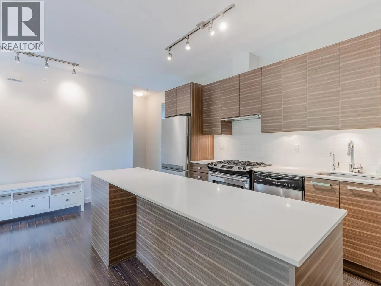42 6965 HASTINGS STREET