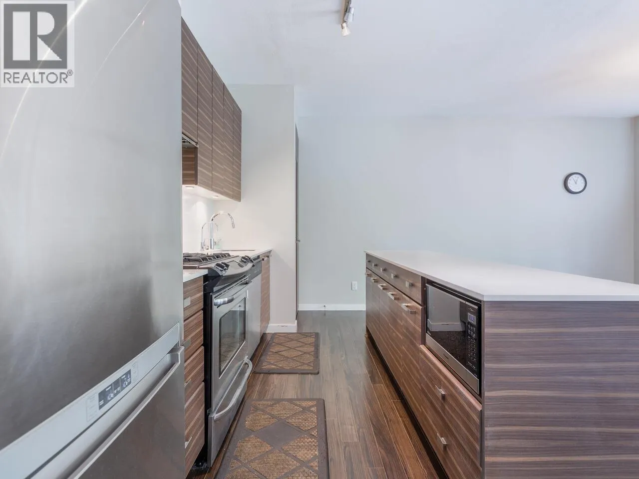 42 6965 HASTINGS STREET