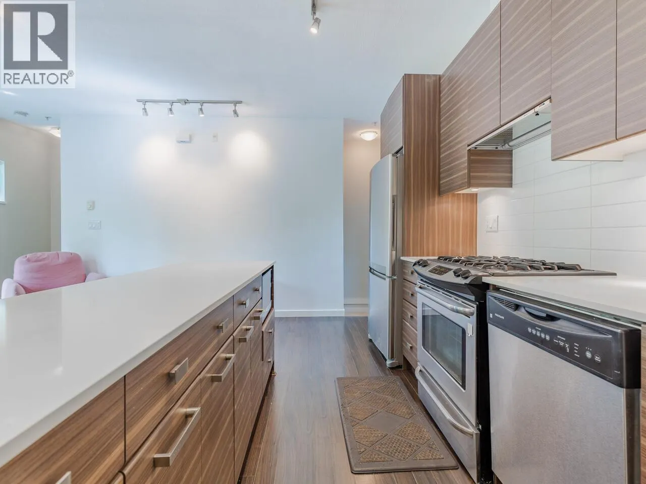 42 6965 HASTINGS STREET