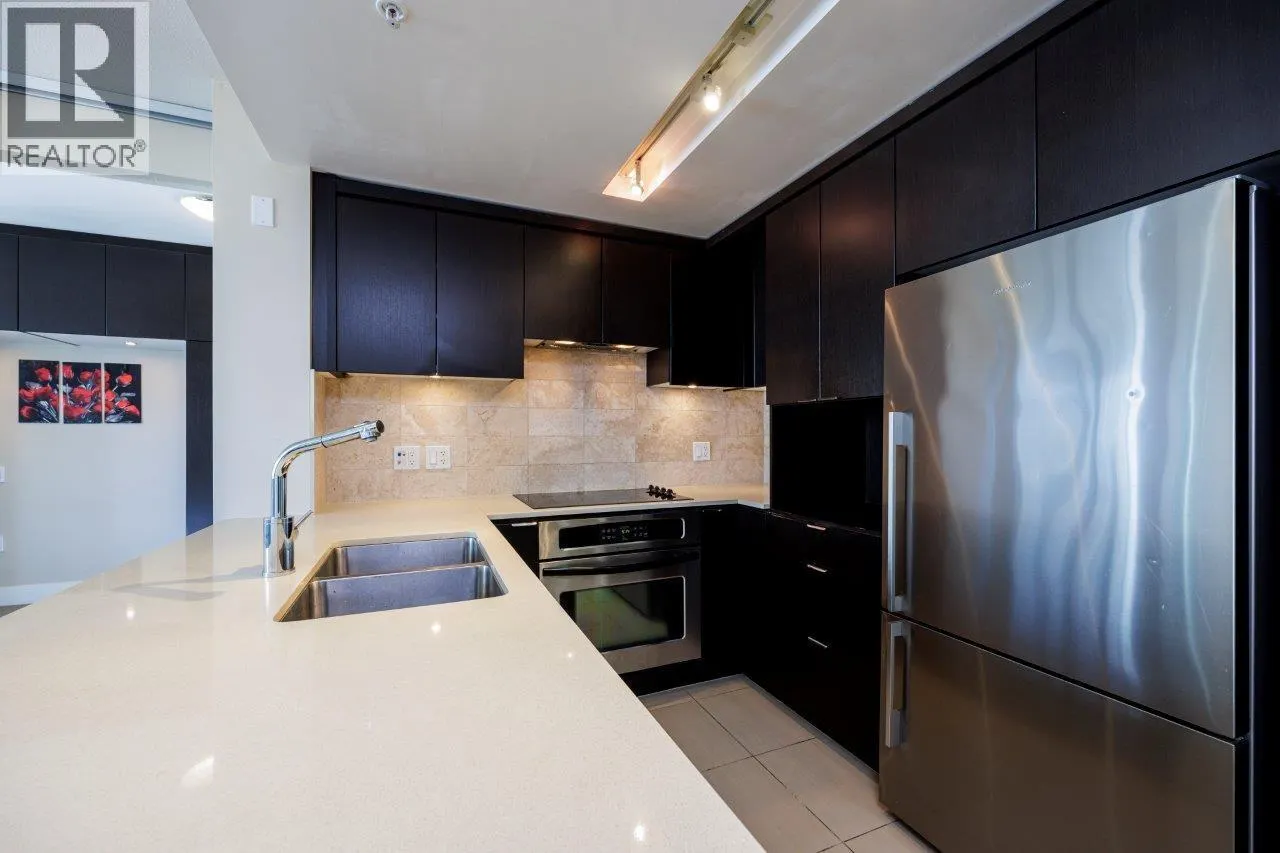 1208 1320 CHESTERFIELD AVENUE