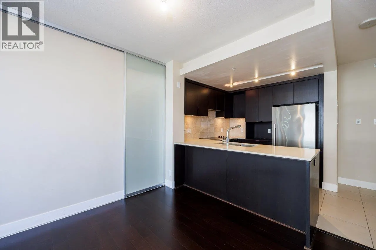 1208 1320 CHESTERFIELD AVENUE