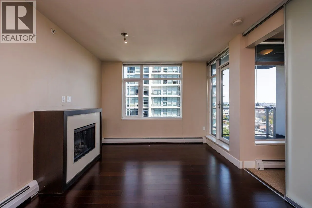 1208 1320 CHESTERFIELD AVENUE