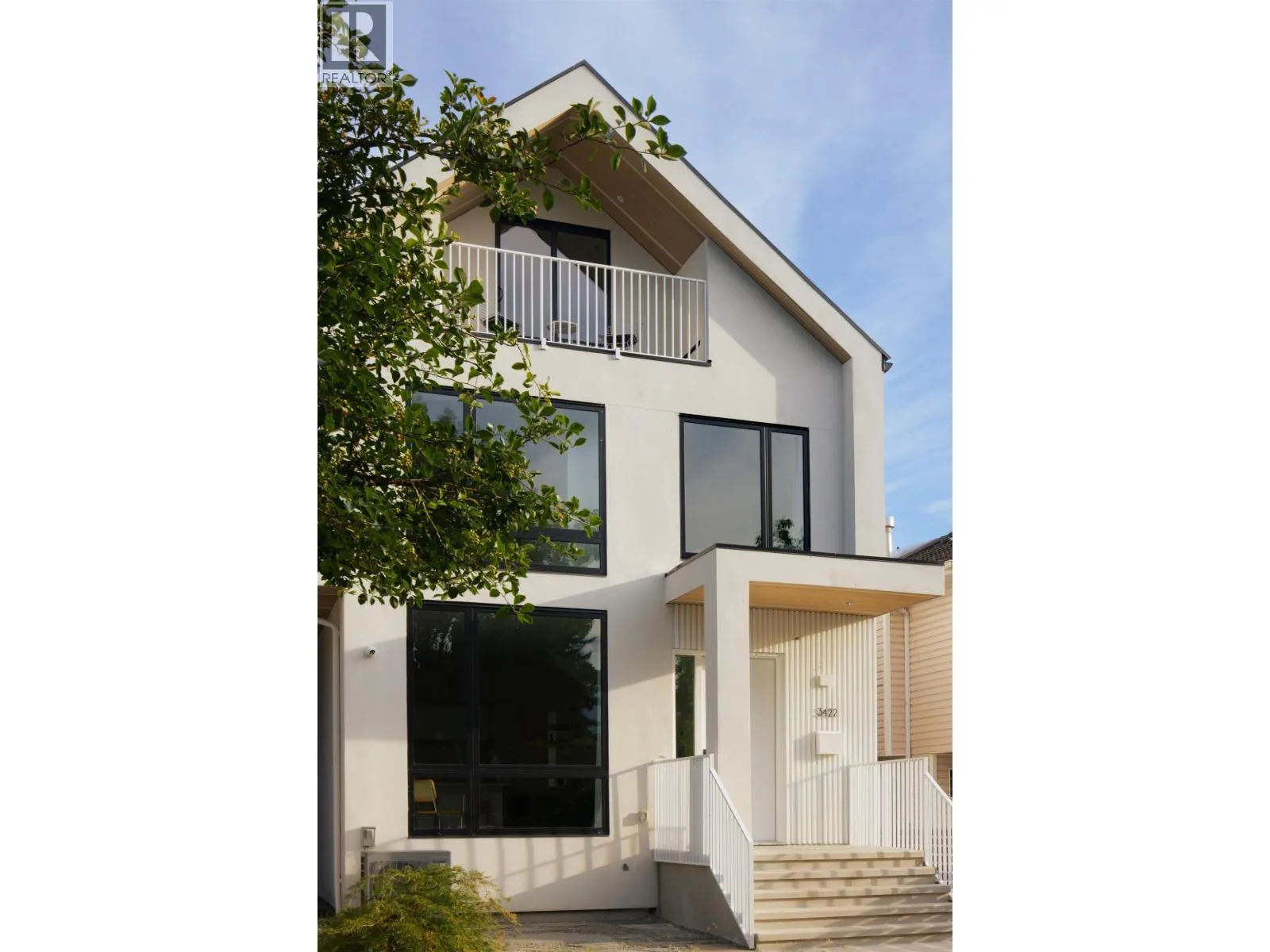 3422 PANDORA STREET