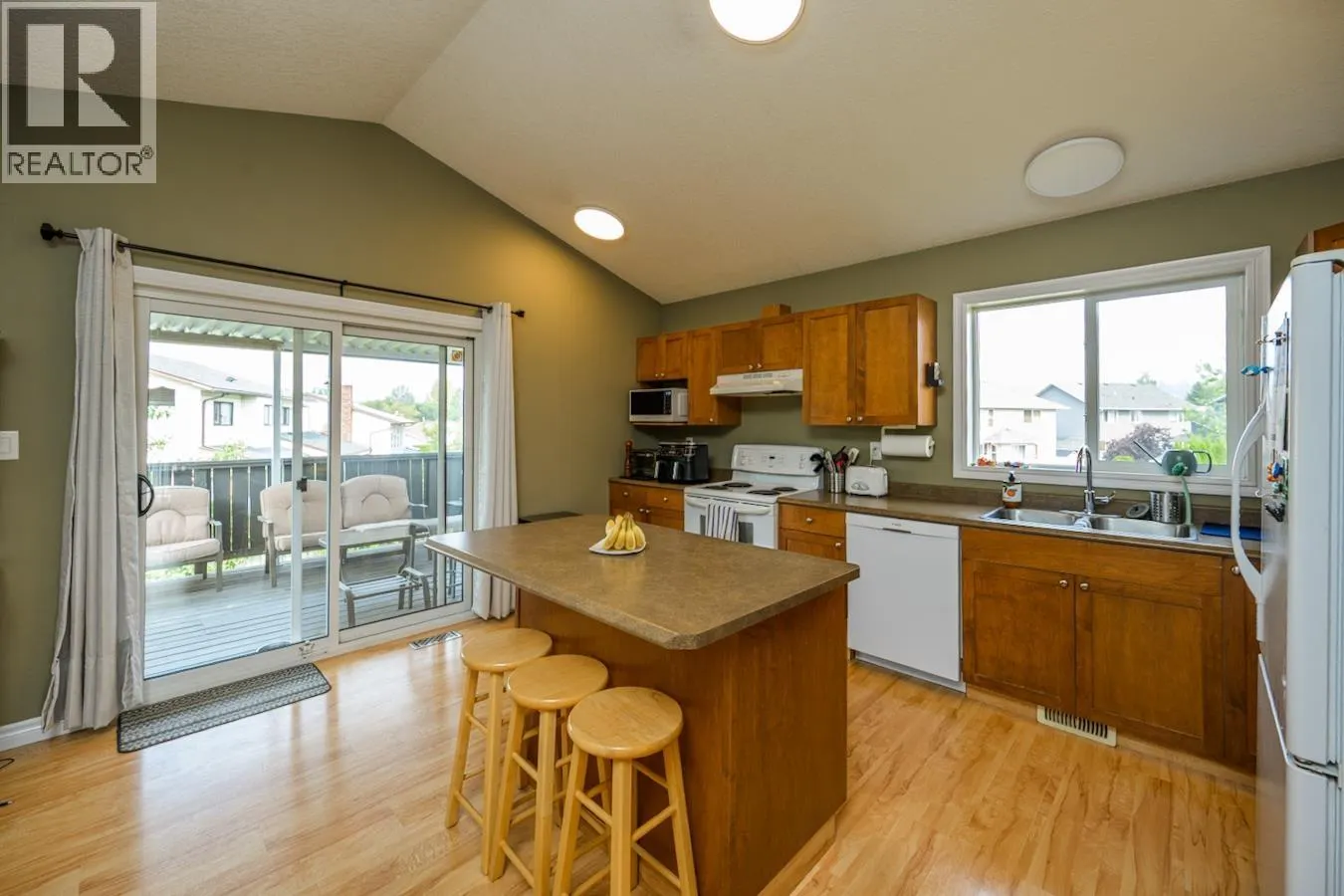 927 CLARE CRESCENT