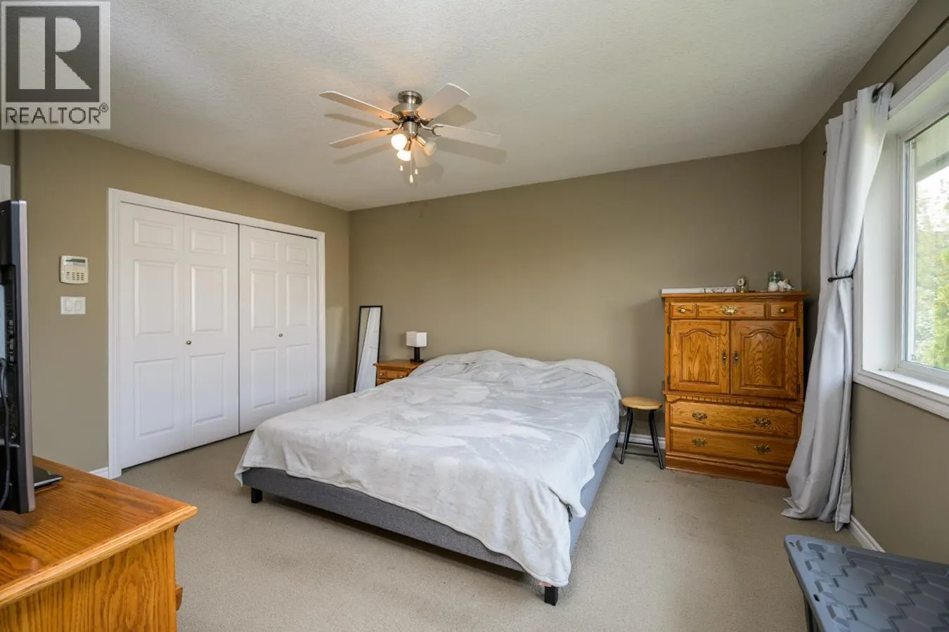 927 CLARE CRESCENT