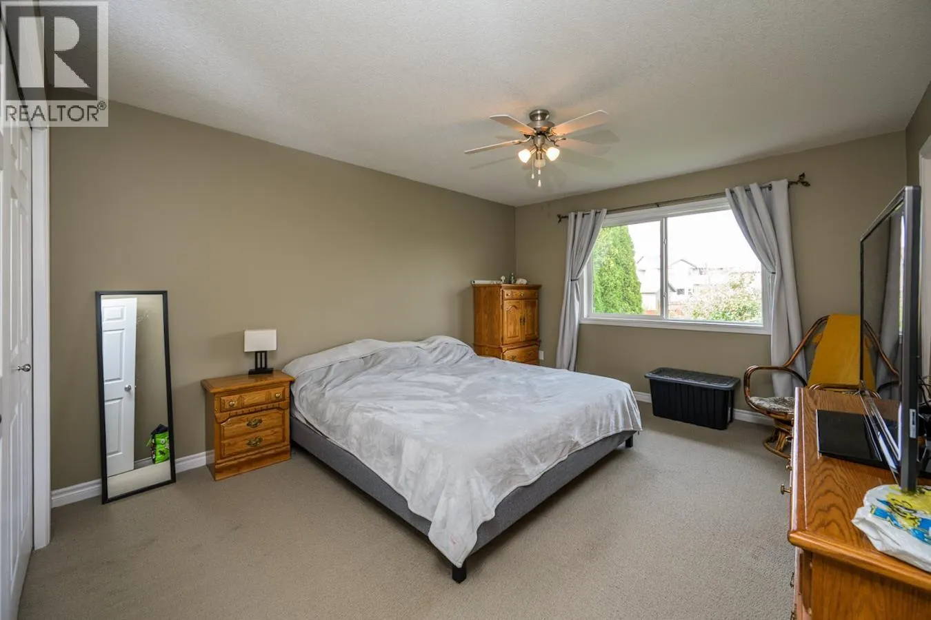 927 CLARE CRESCENT
