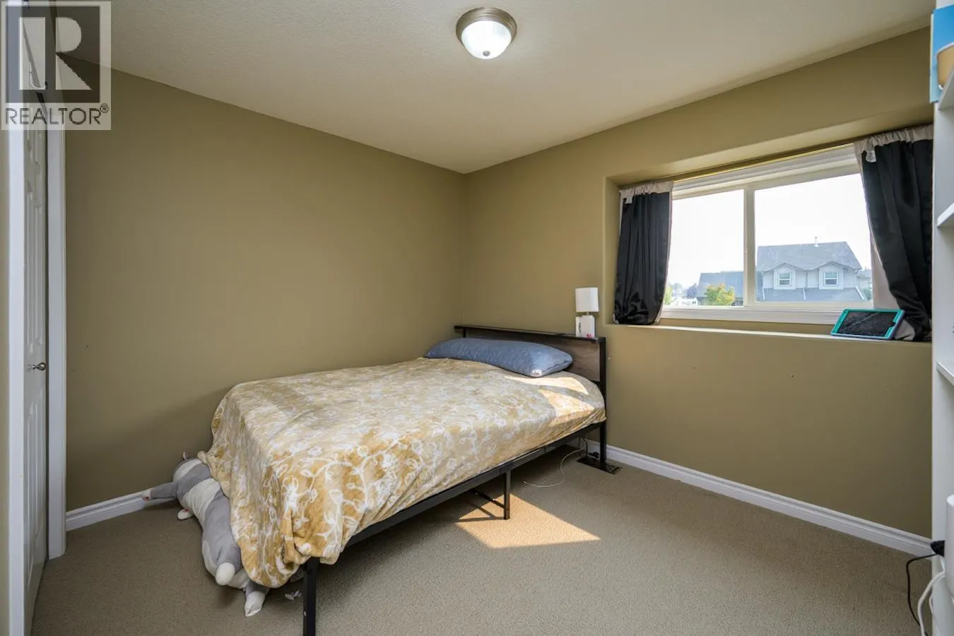 927 CLARE CRESCENT