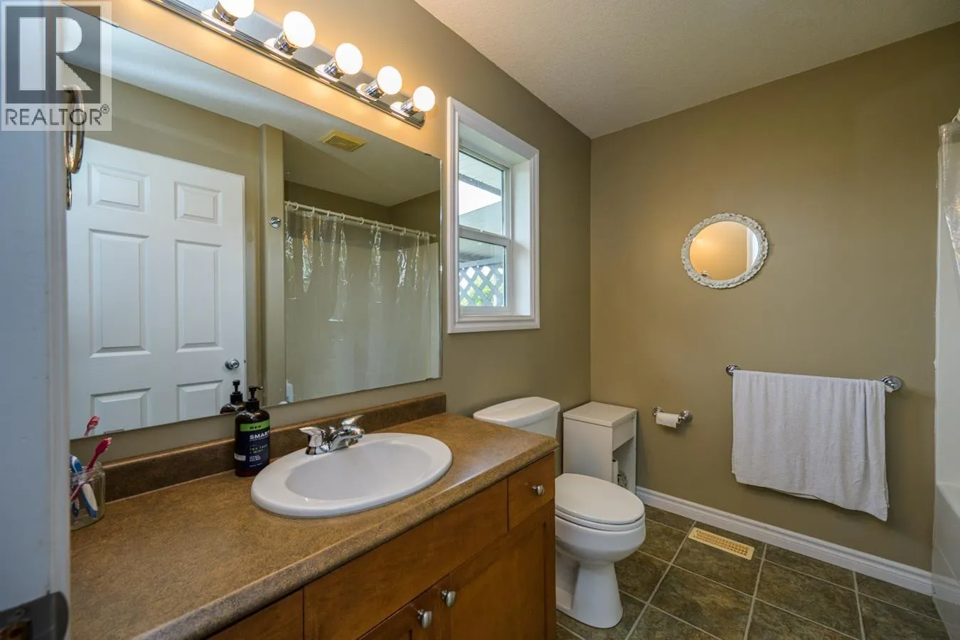927 CLARE CRESCENT