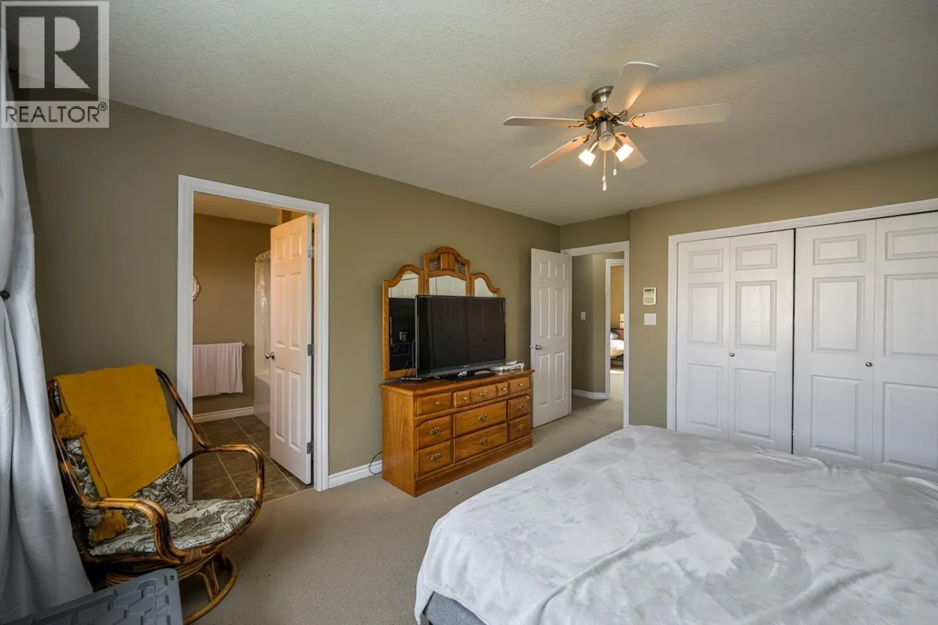 927 CLARE CRESCENT