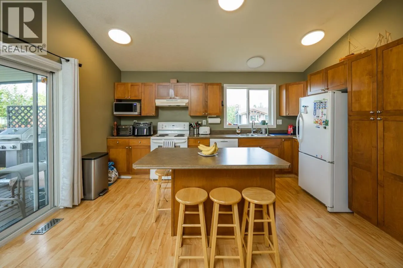 927 CLARE CRESCENT